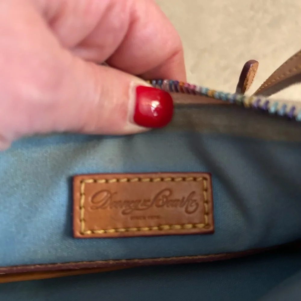 Dooney & Bourke Signature Rainbow Crossbody 1975 Print - Picture 6 of 8